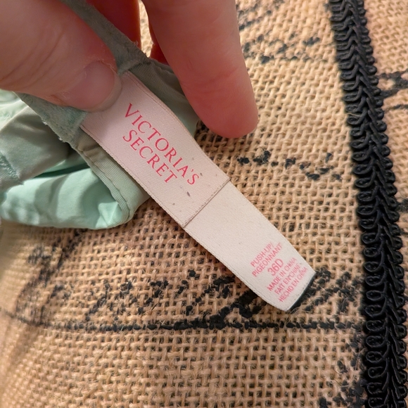 36D Victoria's Secret & Cacique Red, Mint, and Purple Bra Bundle - Picture 8 of 16